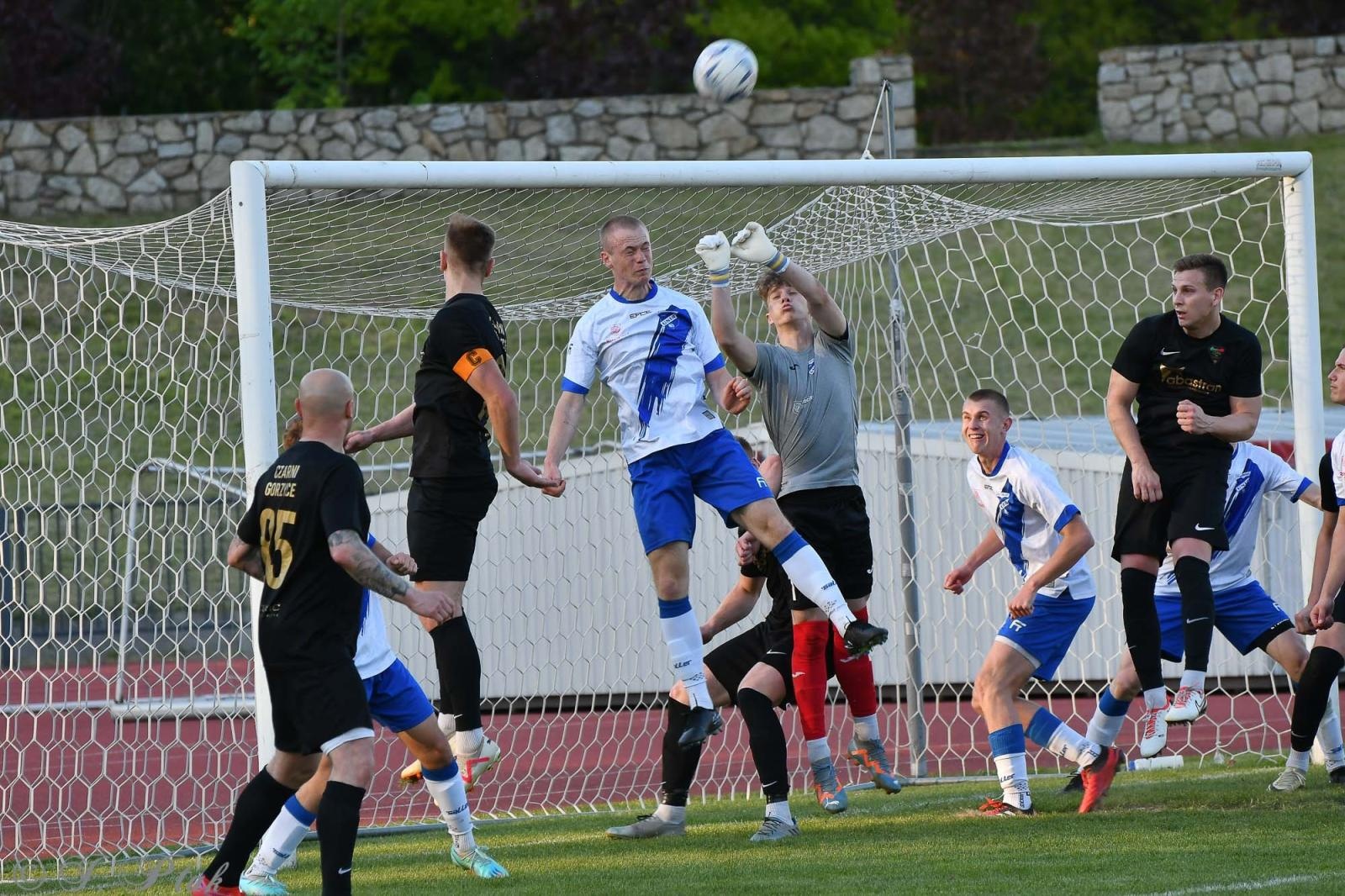 Zdjęcie w galerii na portalu naszwodzislaw.com: Czarni Gorzyce bez punktów w Raciborzu [FOTO] wiadomości z regionu