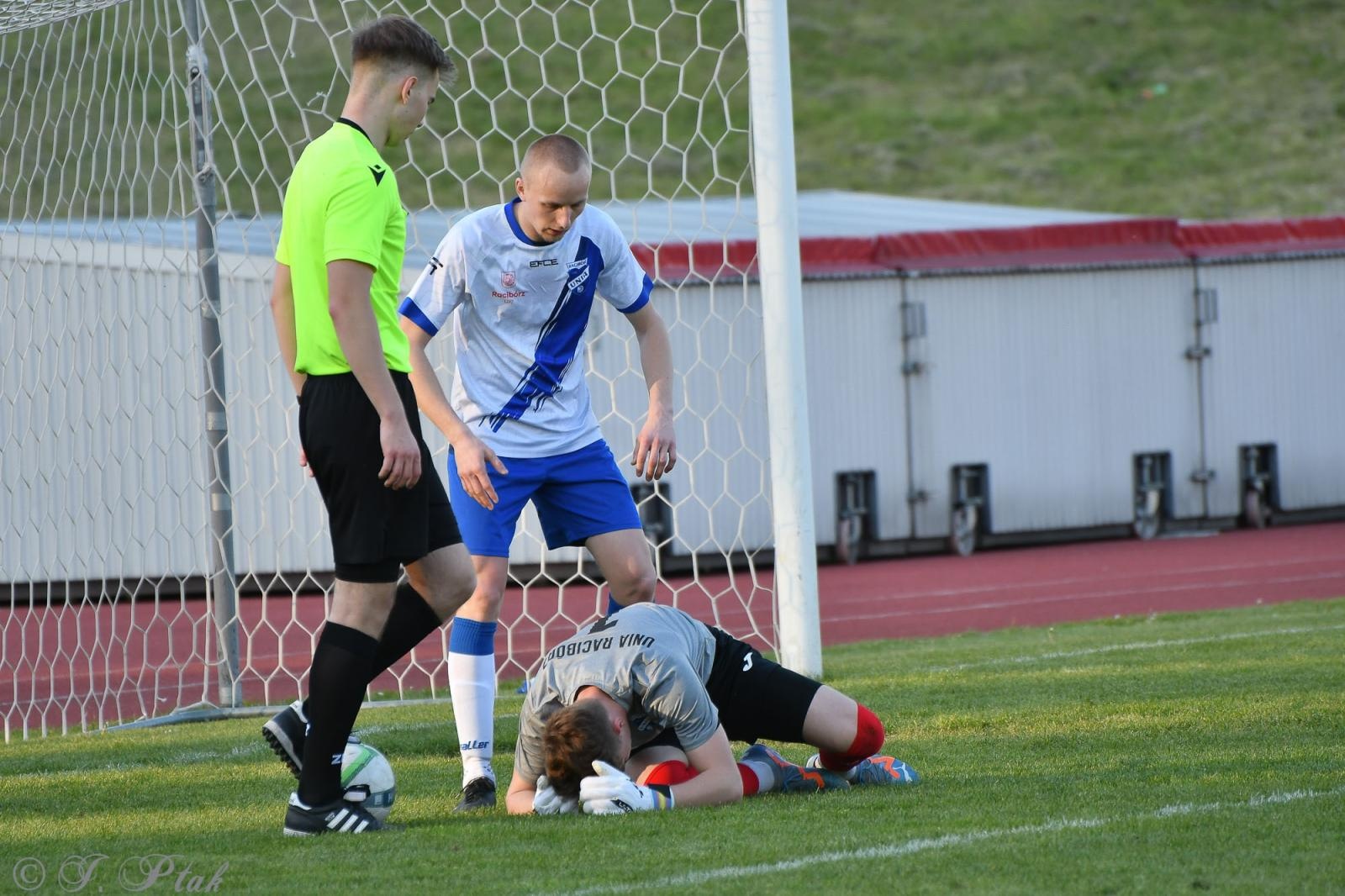 Zdjęcie w galerii na portalu naszwodzislaw.com: Czarni Gorzyce bez punktów w Raciborzu [FOTO] wiadomości z regionu