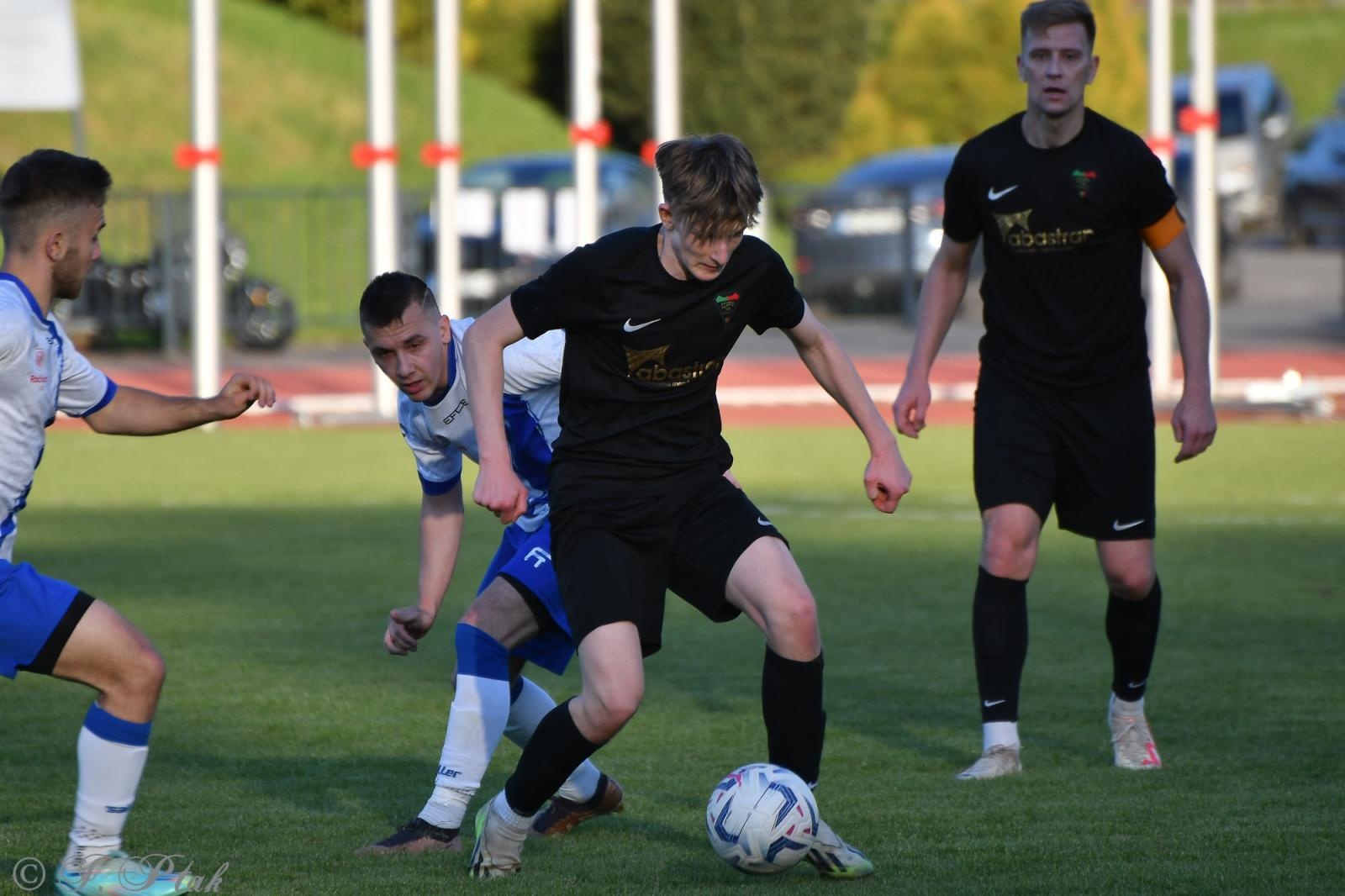 Zdjęcie w galerii na portalu naszwodzislaw.com: Czarni Gorzyce bez punktów w Raciborzu [FOTO] wiadomości z regionu