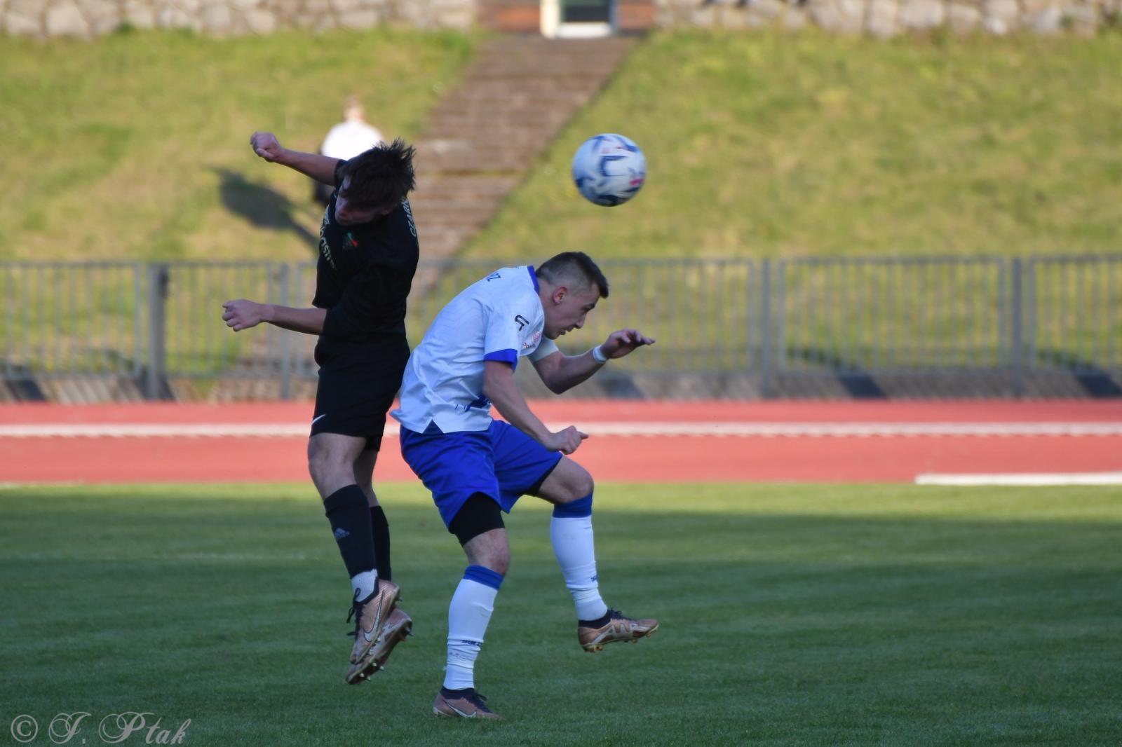 Zdjęcie w galerii na portalu naszwodzislaw.com: Czarni Gorzyce bez punktów w Raciborzu [FOTO] wiadomości z regionu