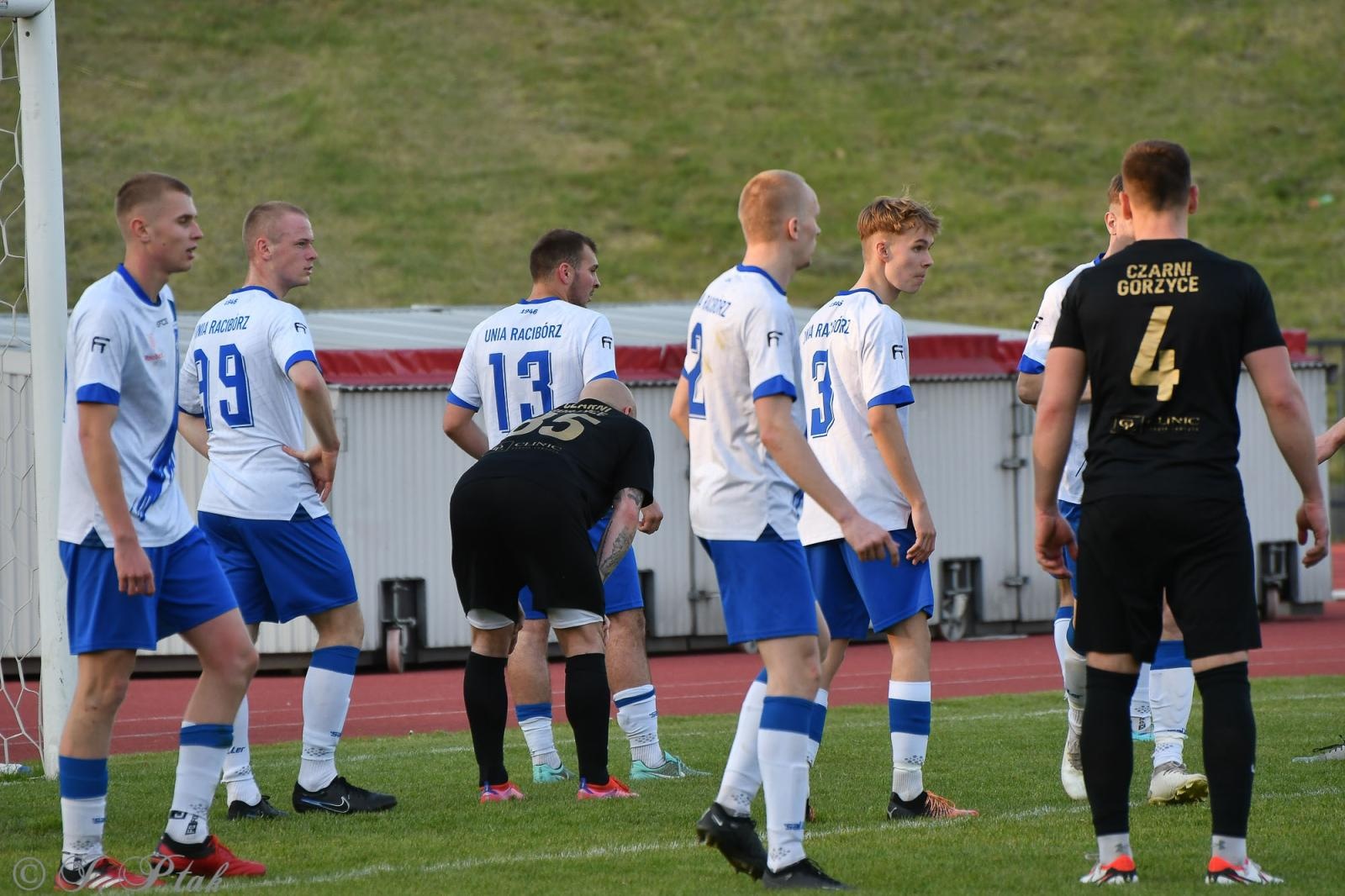 Zdjęcie w galerii na portalu naszwodzislaw.com: Czarni Gorzyce bez punktów w Raciborzu [FOTO] wiadomości z regionu