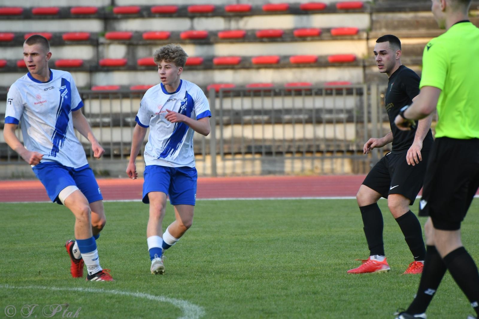 Zdjęcie w galerii na portalu naszwodzislaw.com: Czarni Gorzyce bez punktów w Raciborzu [FOTO] wiadomości z regionu