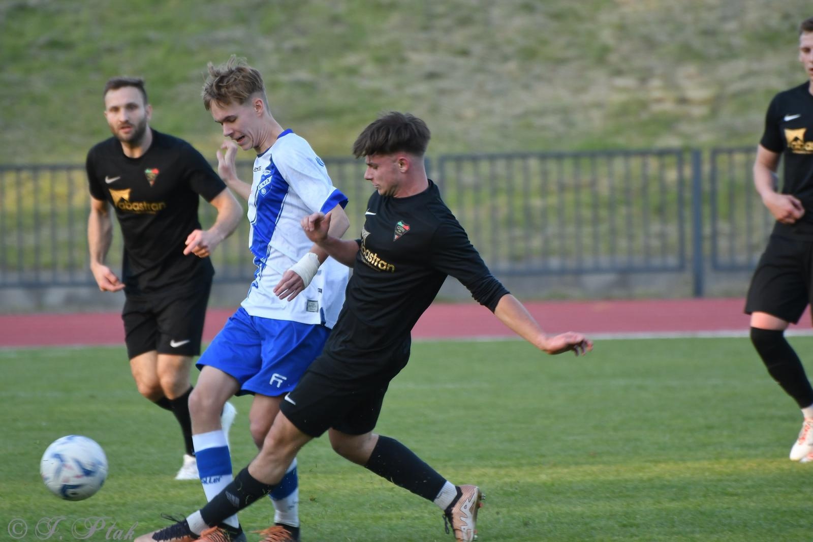 Zdjęcie w galerii na portalu naszwodzislaw.com: Czarni Gorzyce bez punktów w Raciborzu [FOTO] wiadomości z regionu