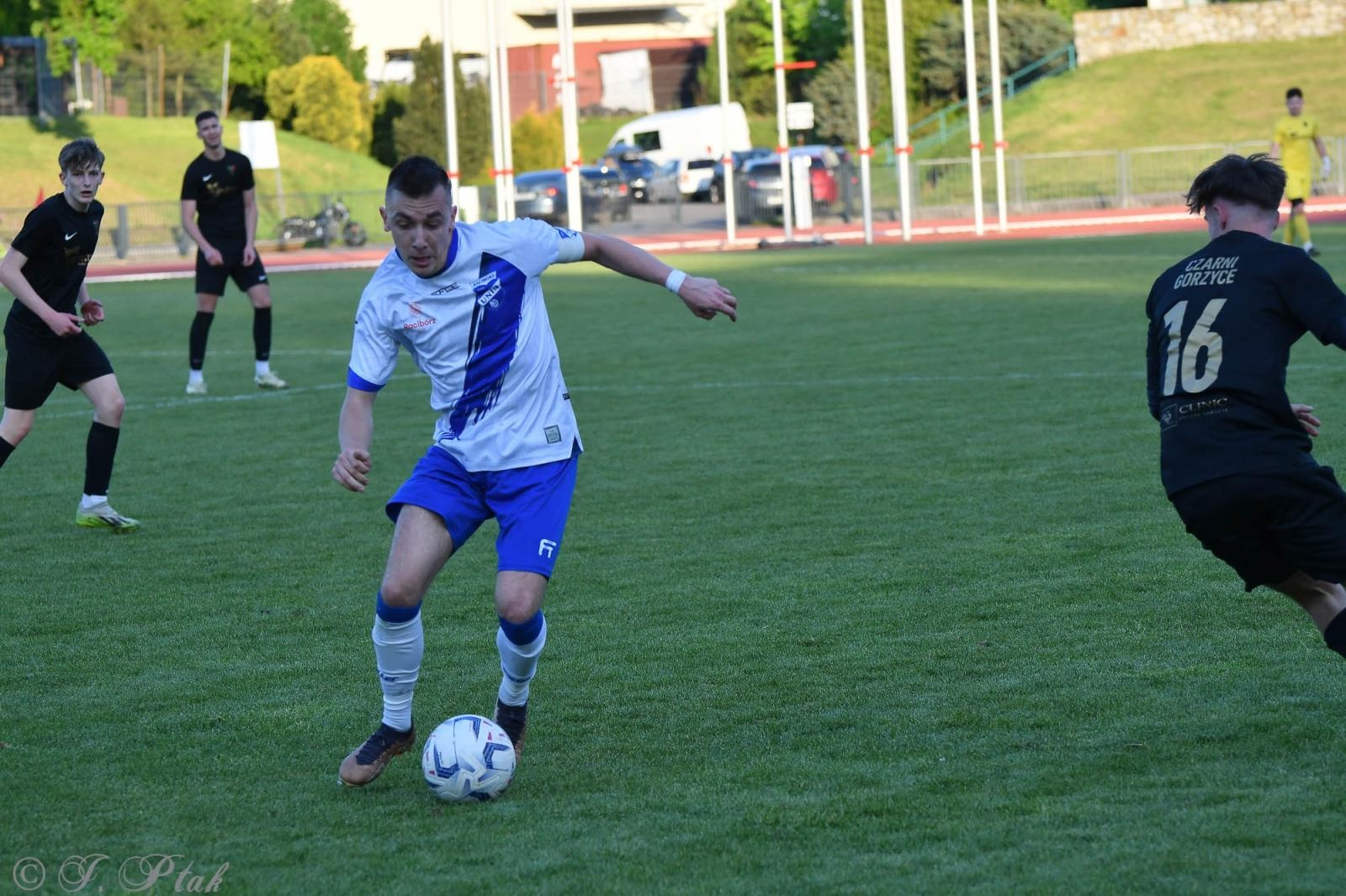 Zdjęcie w galerii na portalu naszwodzislaw.com: Czarni Gorzyce bez punktów w Raciborzu [FOTO] wiadomości z regionu