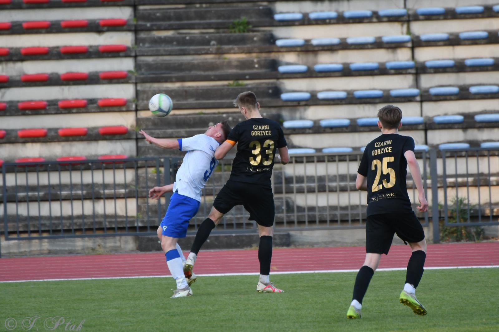 Zdjęcie w galerii na portalu naszwodzislaw.com: Czarni Gorzyce bez punktów w Raciborzu [FOTO] wiadomości z regionu