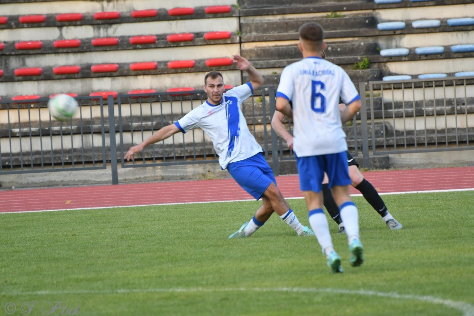 Zdjęcie w galerii na portalu naszwodzislaw.com: Czarni Gorzyce bez punktów w Raciborzu [FOTO] wiadomości z regionu