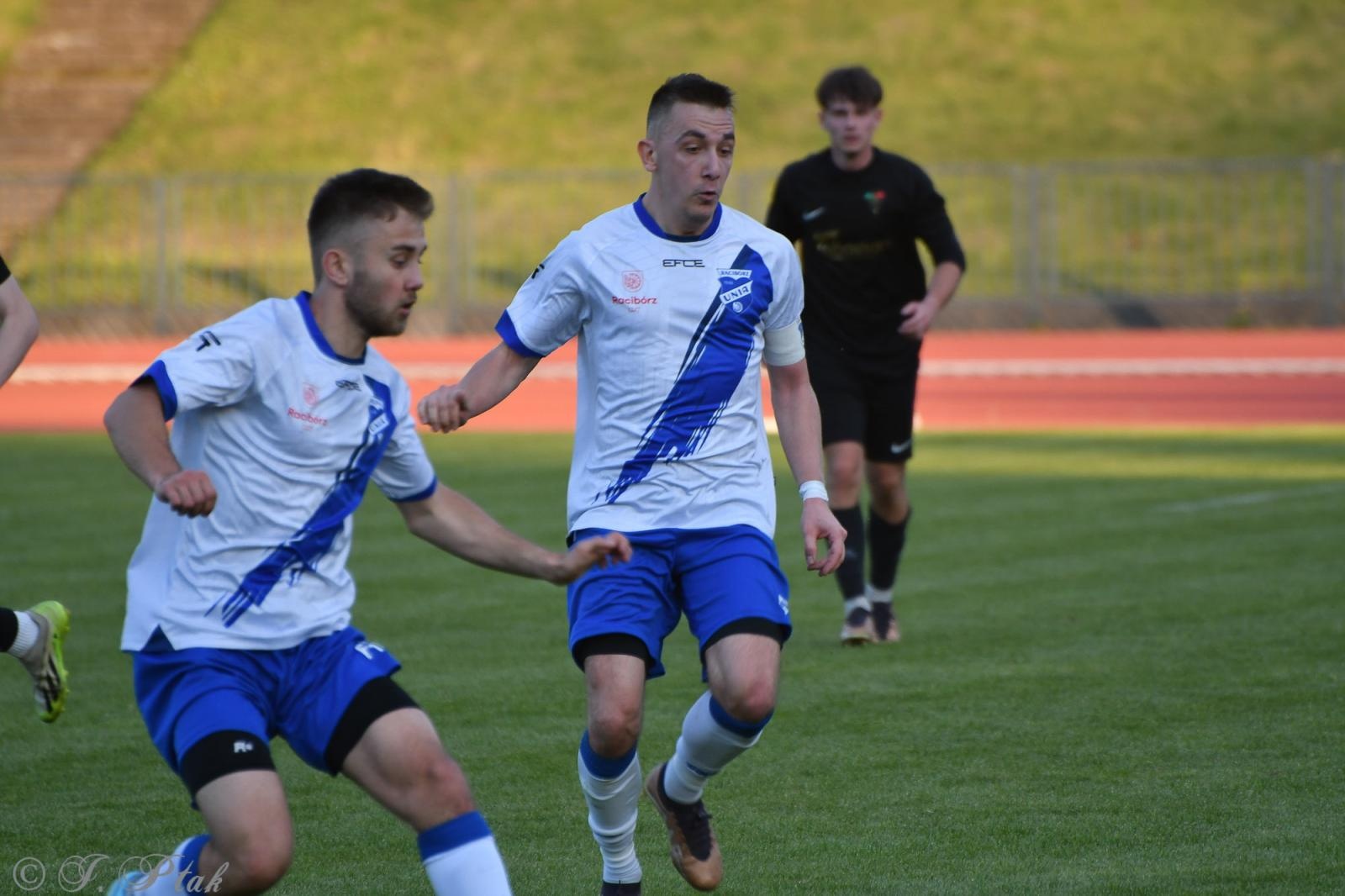 Zdjęcie w galerii na portalu naszwodzislaw.com: Czarni Gorzyce bez punktów w Raciborzu [FOTO] wiadomości z regionu