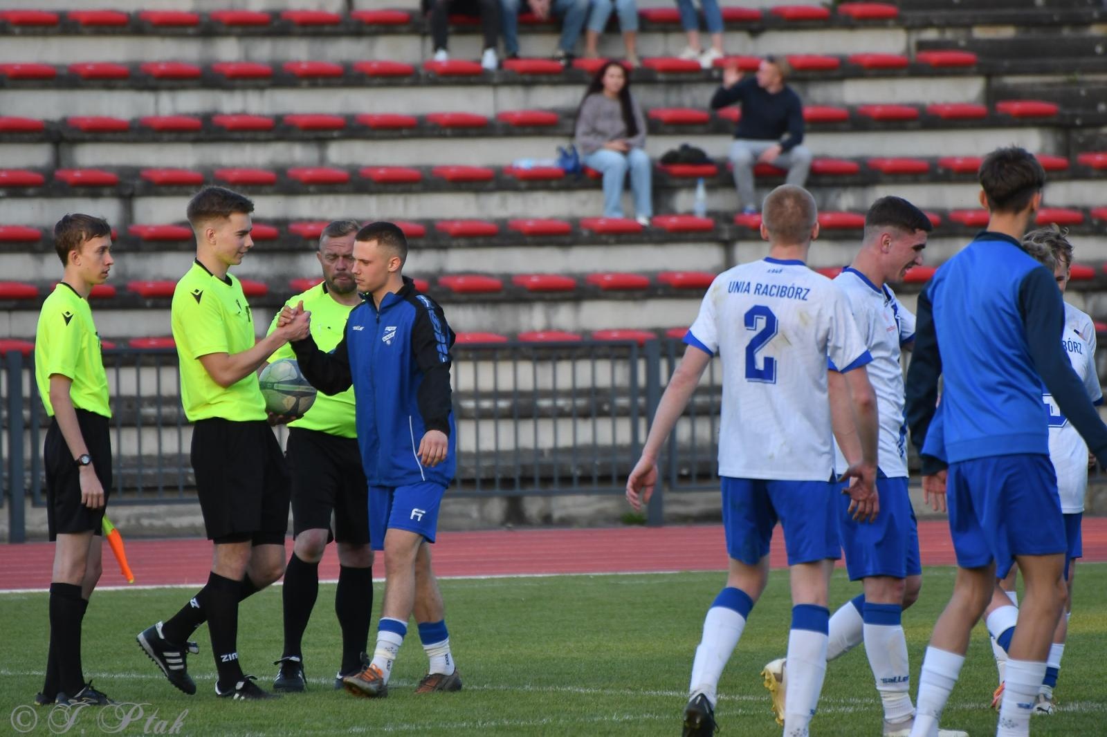 Zdjęcie w galerii na portalu naszwodzislaw.com: Czarni Gorzyce bez punktów w Raciborzu [FOTO] wiadomości z regionu