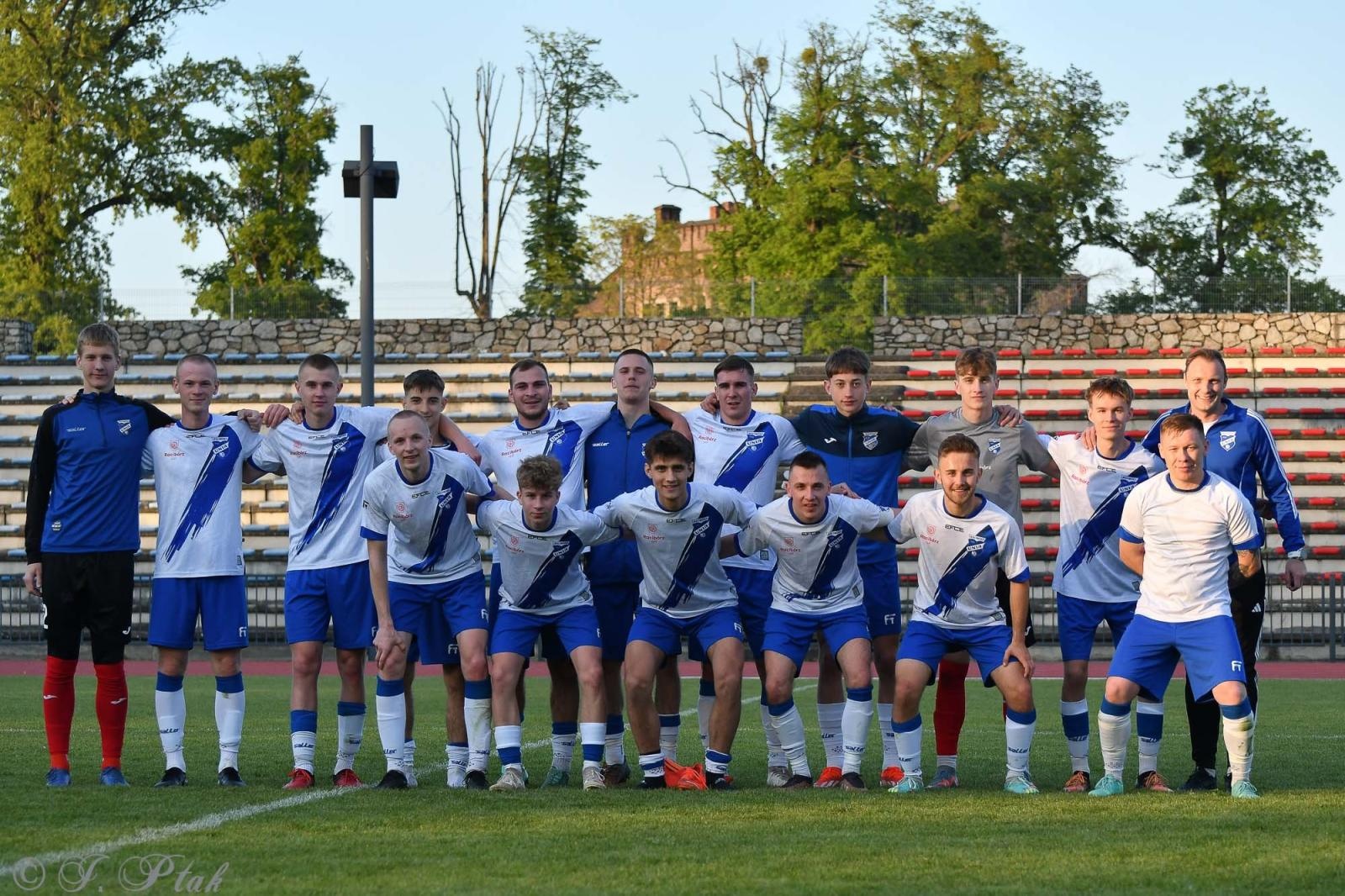 Zdjęcie w galerii na portalu naszwodzislaw.com: Czarni Gorzyce bez punktów w Raciborzu [FOTO] wiadomości z regionu