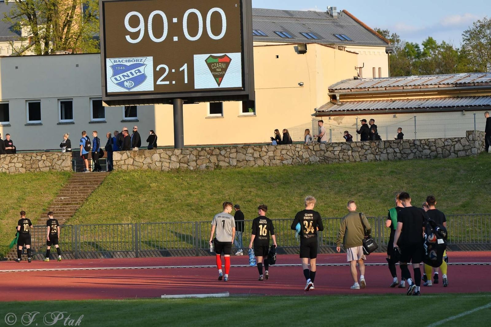 Zdjęcie w galerii na portalu naszwodzislaw.com: Czarni Gorzyce bez punktów w Raciborzu [FOTO] wiadomości z regionu