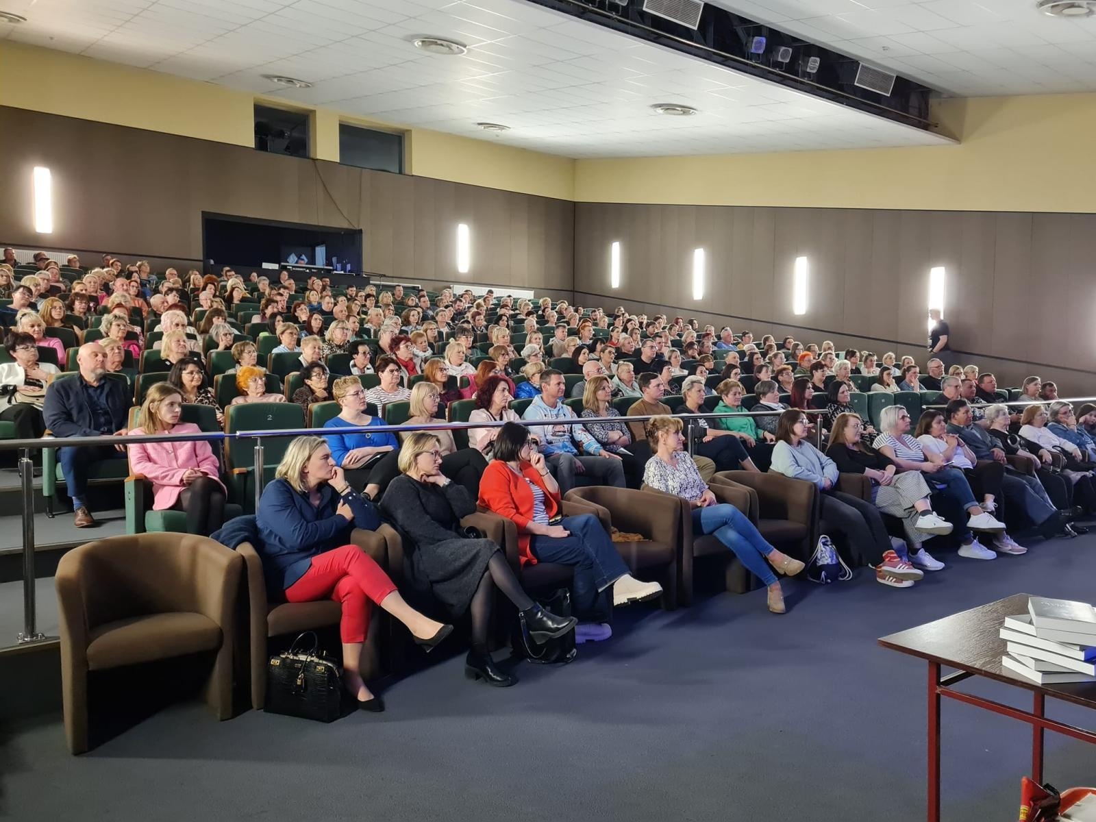 Zdjęcie w galerii na portalu naszwodzislaw.com: Michał Koterski opowiedział w Rydułtowach o swej książce [FOTO] wiadomości z regionu