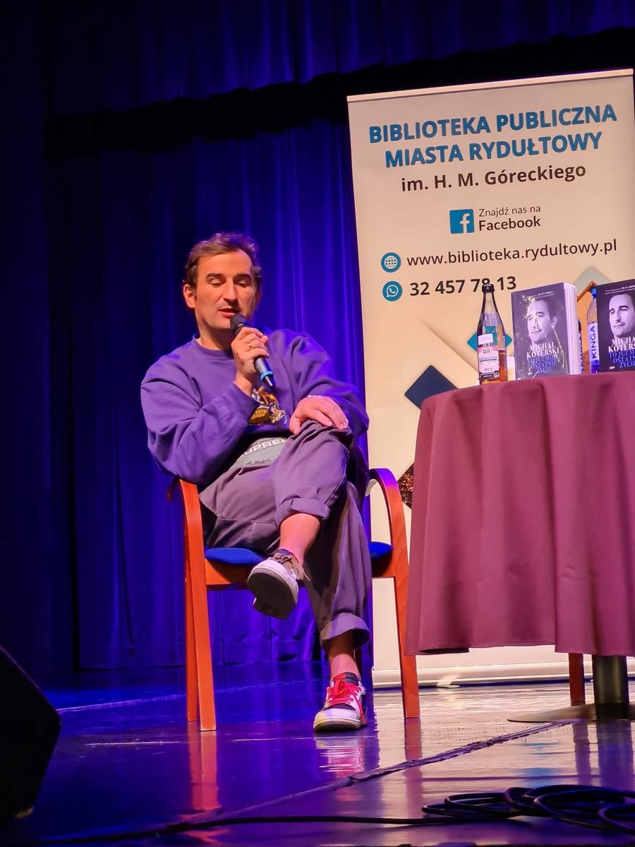 Zdjęcie w galerii na portalu naszwodzislaw.com: Michał Koterski opowiedział w Rydułtowach o swej książce [FOTO] wiadomości z regionu