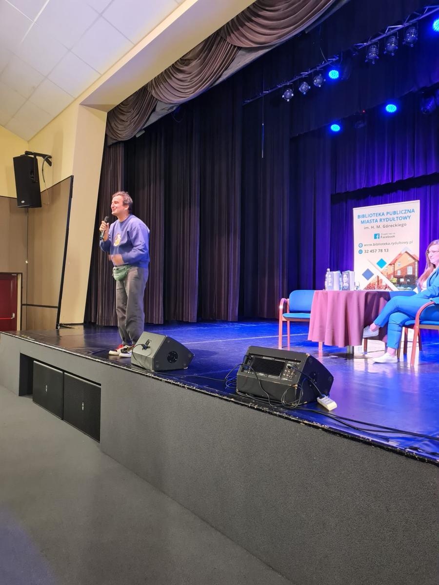 Zdjęcie w galerii na portalu naszwodzislaw.com: Michał Koterski opowiedział w Rydułtowach o swej książce [FOTO] wiadomości z regionu