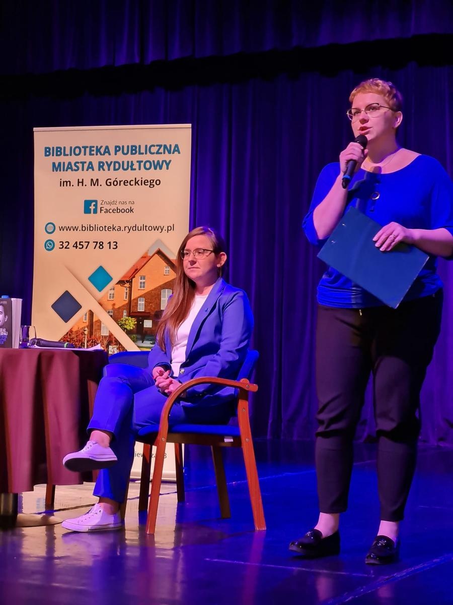 Zdjęcie w galerii na portalu naszwodzislaw.com: Michał Koterski opowiedział w Rydułtowach o swej książce [FOTO] wiadomości z regionu