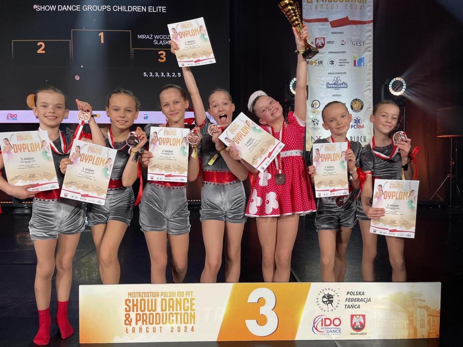 Zdjęcie w galerii na portalu naszwodzislaw.com: Zespół Miraż z WCK na podium Mistrzostw Polski IDO Show Dance w Łańcucie wiadomości z regionu