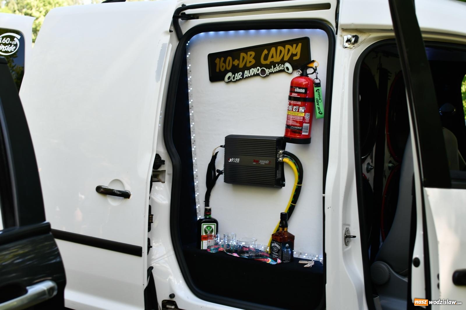 Zdjęcie w galerii na portalu naszwodzislaw.com: Tuningowane wozy na Magicznej Plaży w Bukowie [FOTO i WIDEO] wiadomości z regionu