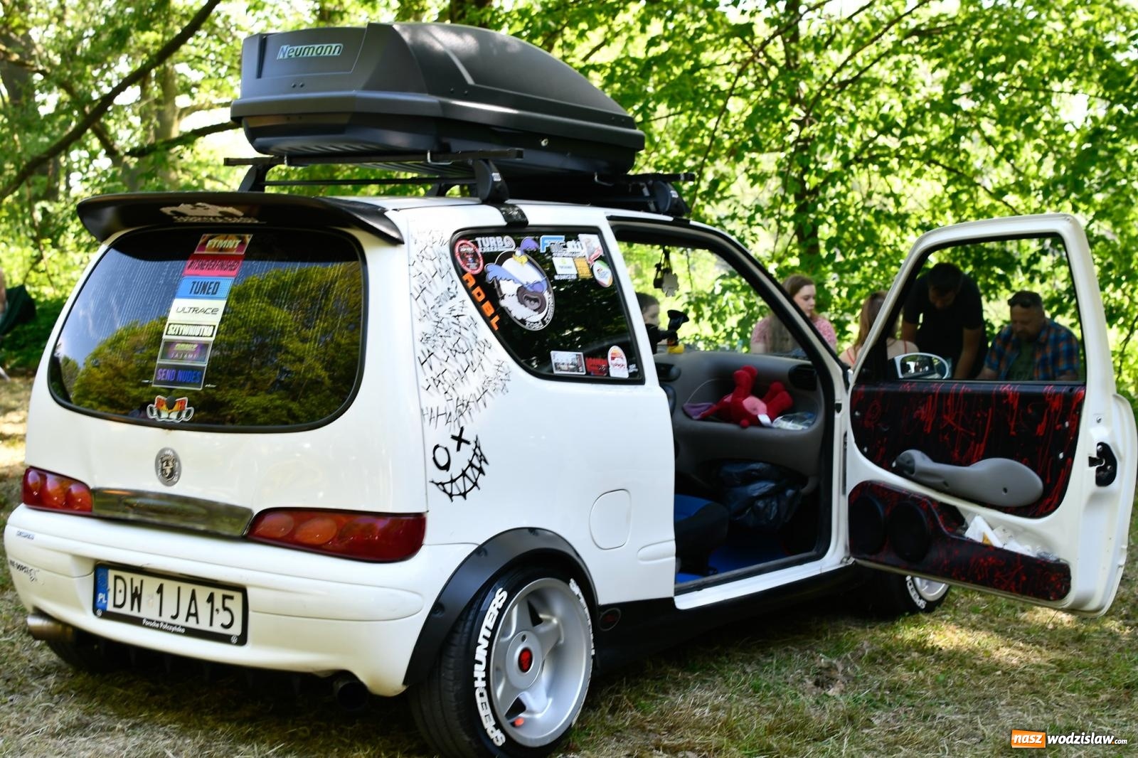 Zdjęcie w galerii na portalu naszwodzislaw.com: Tuningowane wozy na Magicznej Plaży w Bukowie [FOTO i WIDEO] wiadomości z regionu