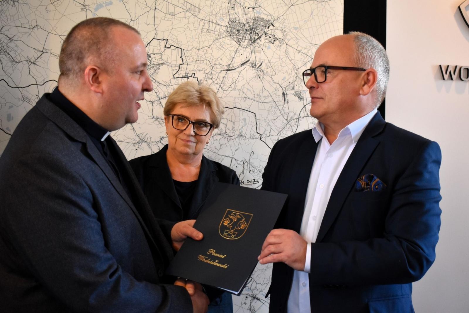 Zdjęcie w galerii na portalu naszwodzislaw.com: Ośrodek Wsparcia w Połomi nadal pod auspicjami Caritasu wiadomości z regionu