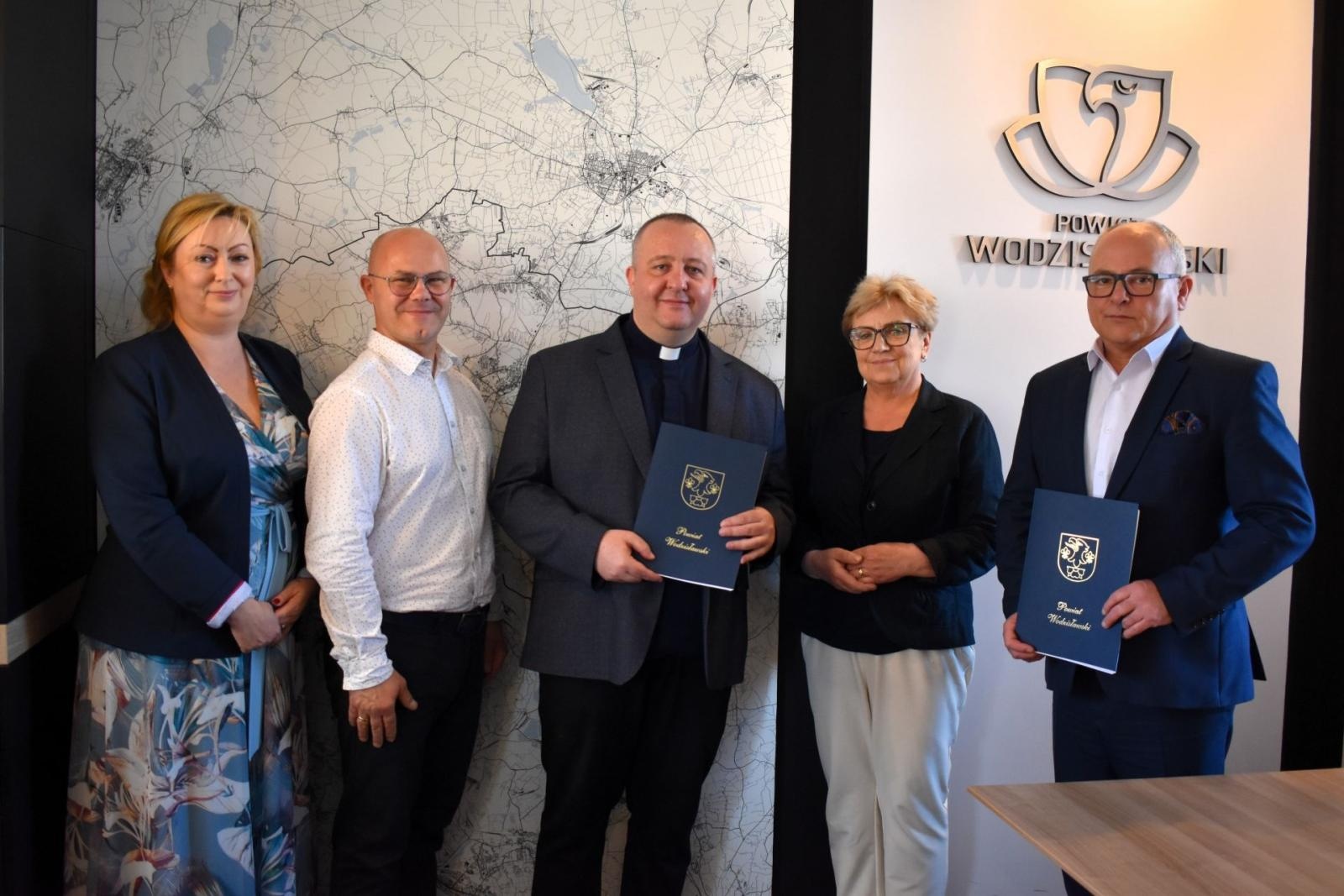 Zdjęcie w galerii na portalu naszwodzislaw.com: Ośrodek Wsparcia w Połomi nadal pod auspicjami Caritasu wiadomości z regionu