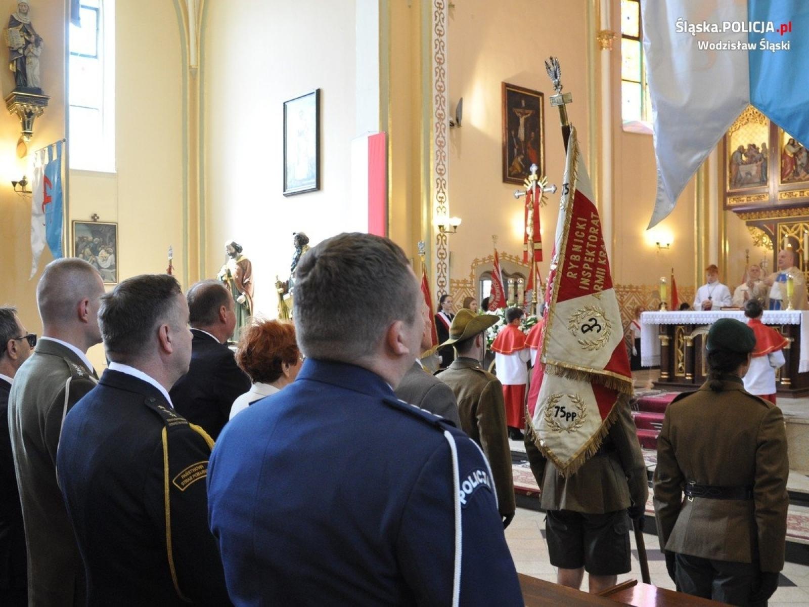 Zdjęcie w galerii na portalu naszwodzislaw.com: Wodzisławscy policjanci na uroczystościach 3 Maja wiadomości z regionu