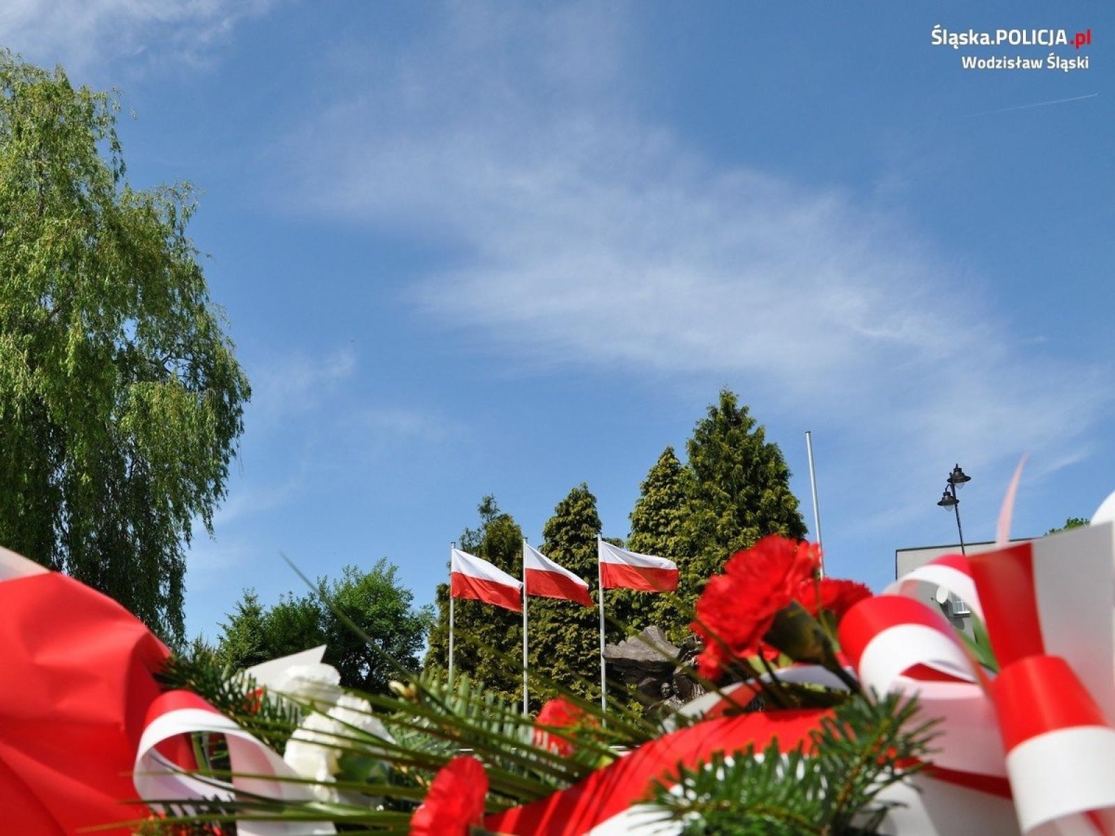 Zdjęcie w galerii na portalu naszwodzislaw.com: Wodzisławscy policjanci na uroczystościach 3 Maja wiadomości z regionu