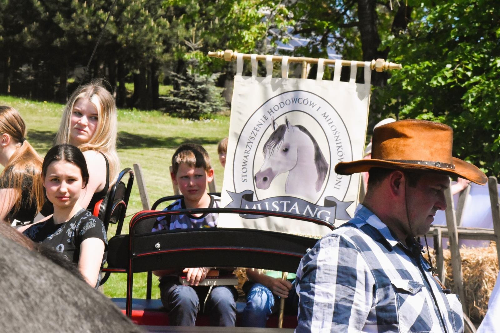 Zdjęcie w galerii na portalu naszwodzislaw.com: Procesja na otwarcie sezonu konnego w gminie Godów [FOTO] wiadomości z regionu