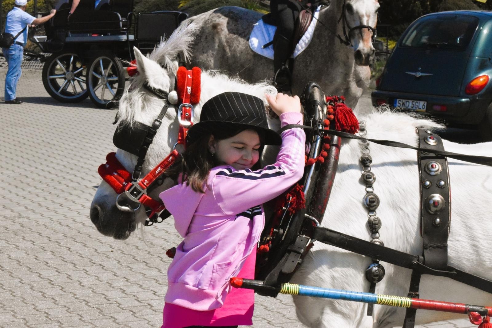 Zdjęcie w galerii na portalu naszwodzislaw.com: Procesja na otwarcie sezonu konnego w gminie Godów [FOTO] wiadomości z regionu