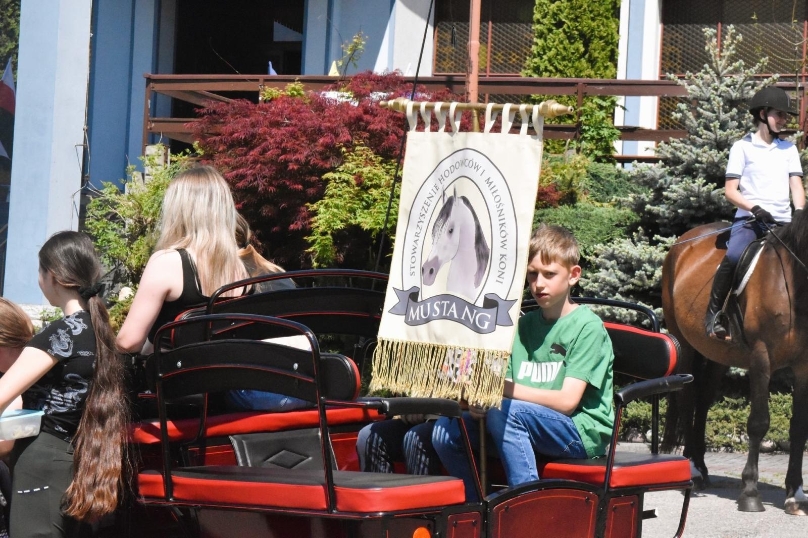 Zdjęcie w galerii na portalu naszwodzislaw.com: Procesja na otwarcie sezonu konnego w gminie Godów [FOTO] wiadomości z regionu