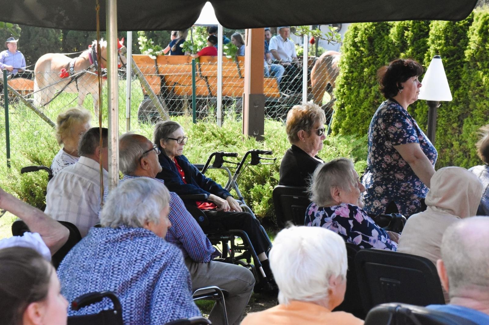 Zdjęcie w galerii na portalu naszwodzislaw.com: Procesja na otwarcie sezonu konnego w gminie Godów [FOTO] wiadomości z regionu