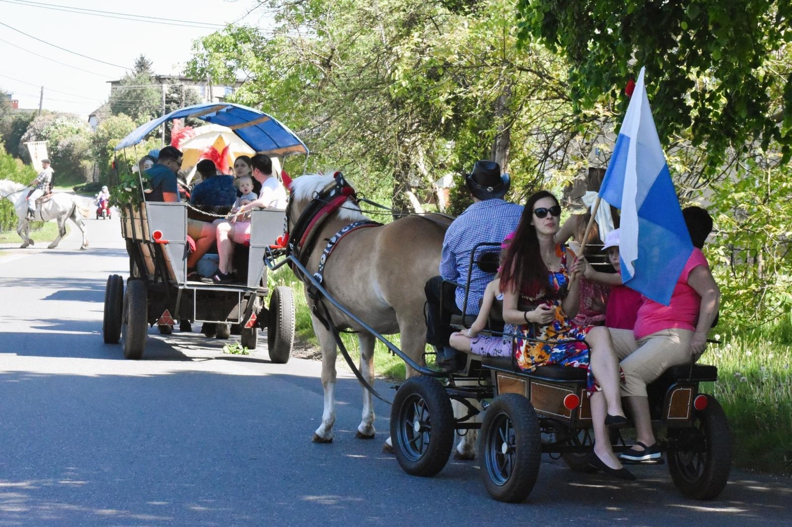Zdjęcie w galerii na portalu naszwodzislaw.com: Procesja na otwarcie sezonu konnego w gminie Godów [FOTO] wiadomości z regionu