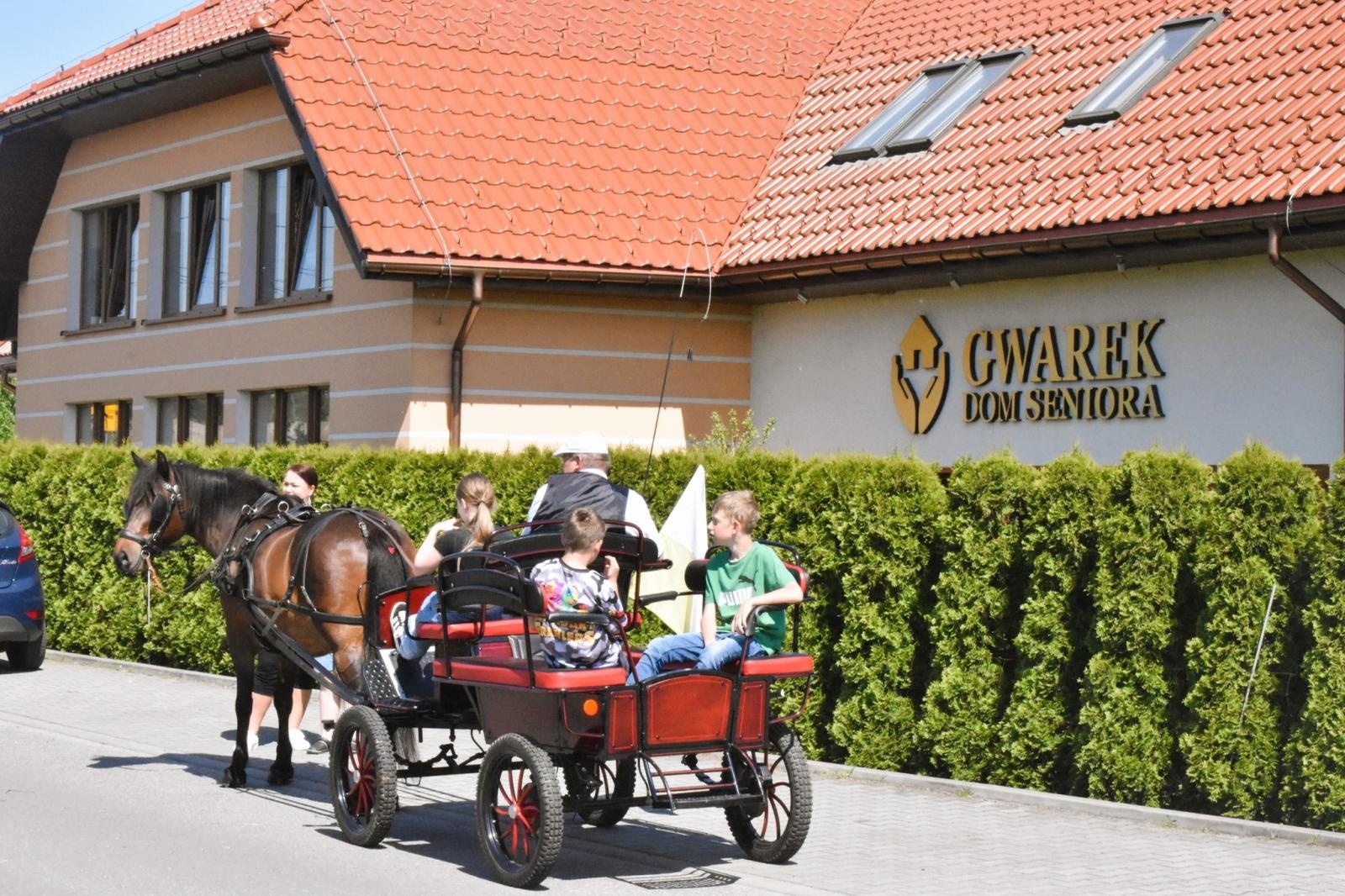 Zdjęcie w galerii na portalu naszwodzislaw.com: Procesja na otwarcie sezonu konnego w gminie Godów [FOTO] wiadomości z regionu