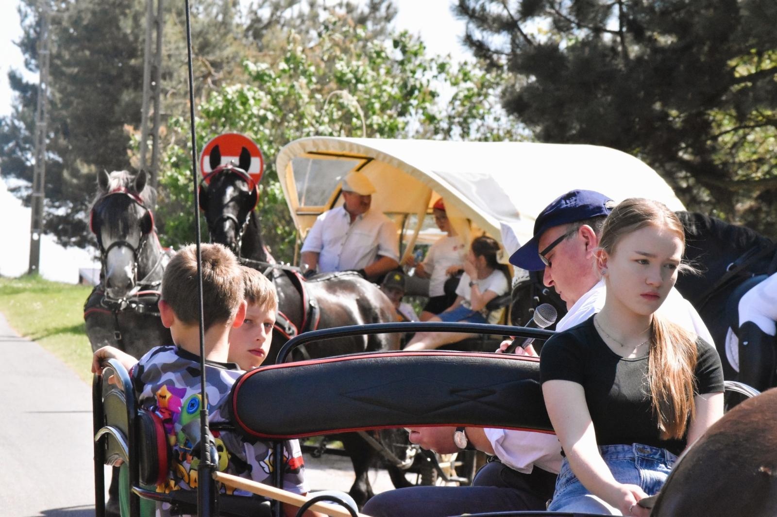 Zdjęcie w galerii na portalu naszwodzislaw.com: Procesja na otwarcie sezonu konnego w gminie Godów [FOTO] wiadomości z regionu