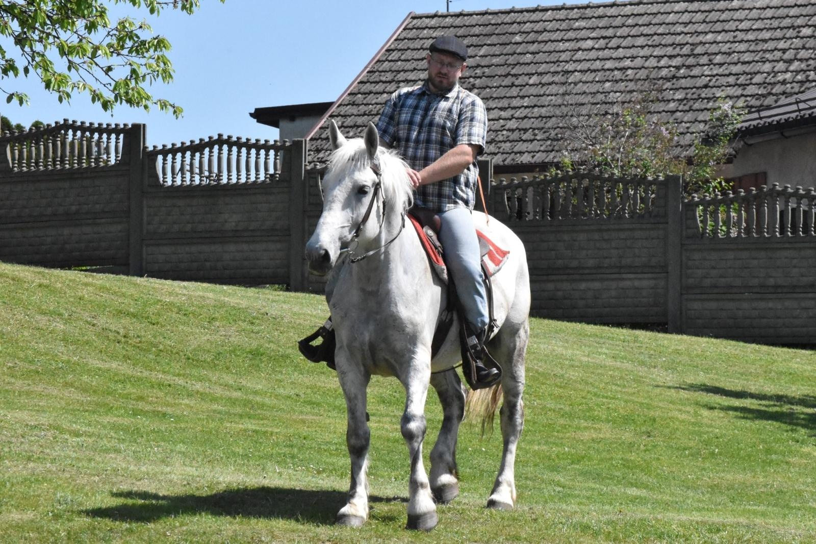 Zdjęcie w galerii na portalu naszwodzislaw.com: Procesja na otwarcie sezonu konnego w gminie Godów [FOTO] wiadomości z regionu