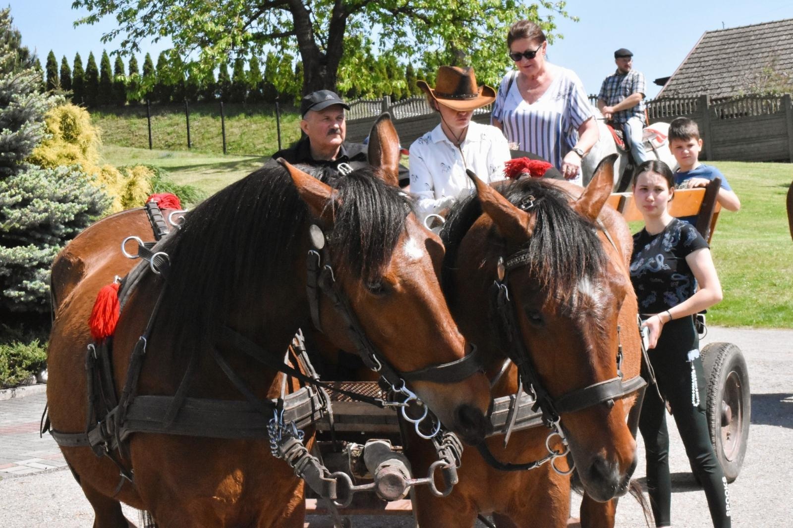 Zdjęcie w galerii na portalu naszwodzislaw.com: Procesja na otwarcie sezonu konnego w gminie Godów [FOTO] wiadomości z regionu