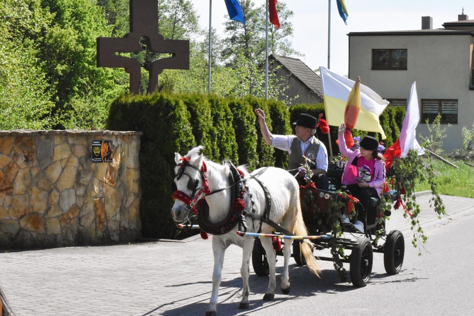 Zdjęcie w galerii na portalu naszwodzislaw.com: Procesja na otwarcie sezonu konnego w gminie Godów [FOTO] wiadomości z regionu