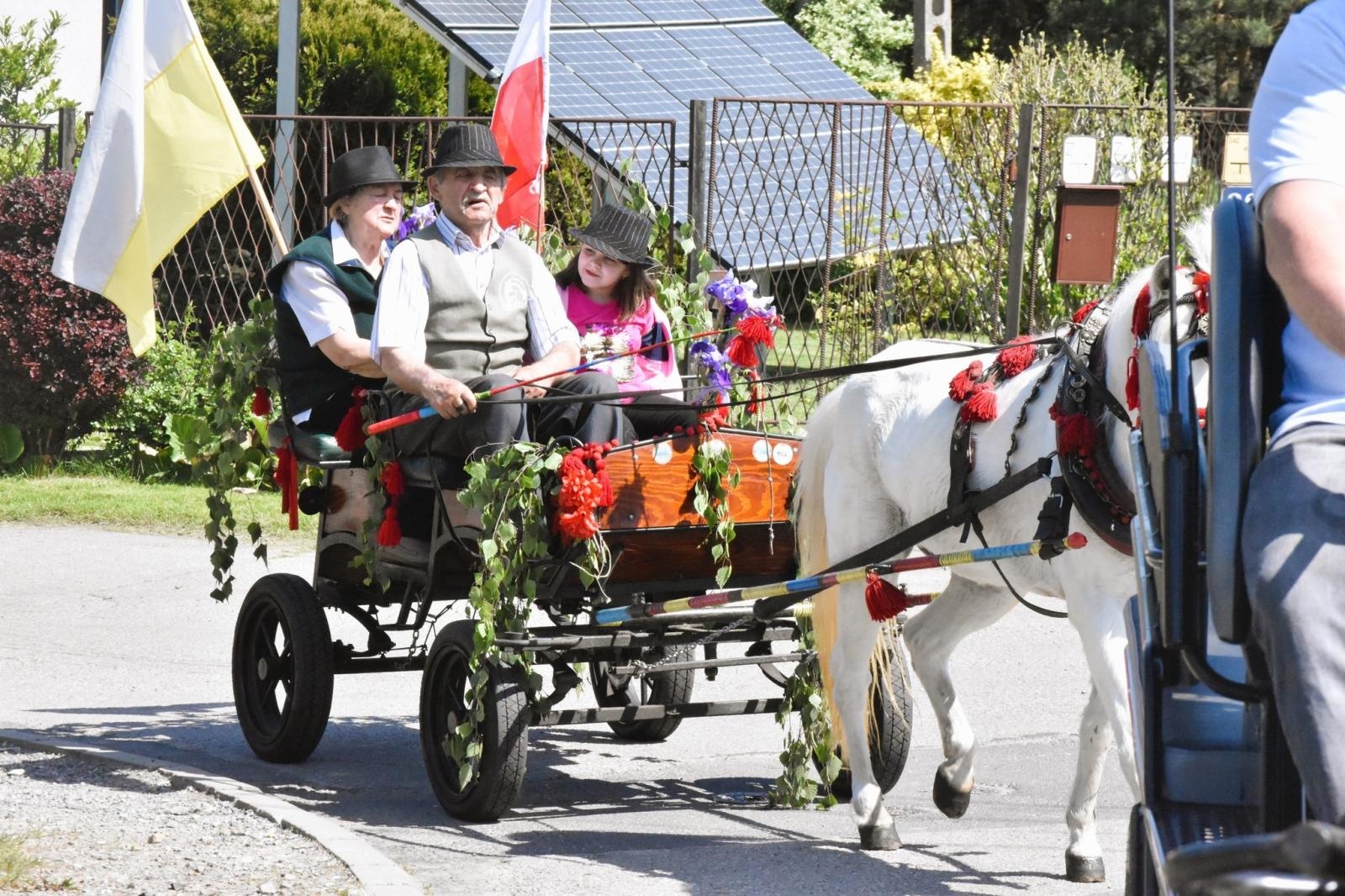 Zdjęcie w galerii na portalu naszwodzislaw.com: Procesja na otwarcie sezonu konnego w gminie Godów [FOTO] wiadomości z regionu