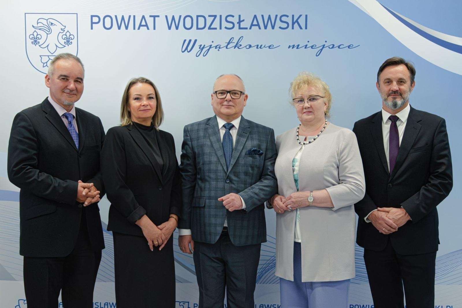 Zdjęcie w galerii na portalu naszwodzislaw.com: Zarząd Powiatu Wodzisławskiego siódmej kadencji wybrany wiadomości z regionu