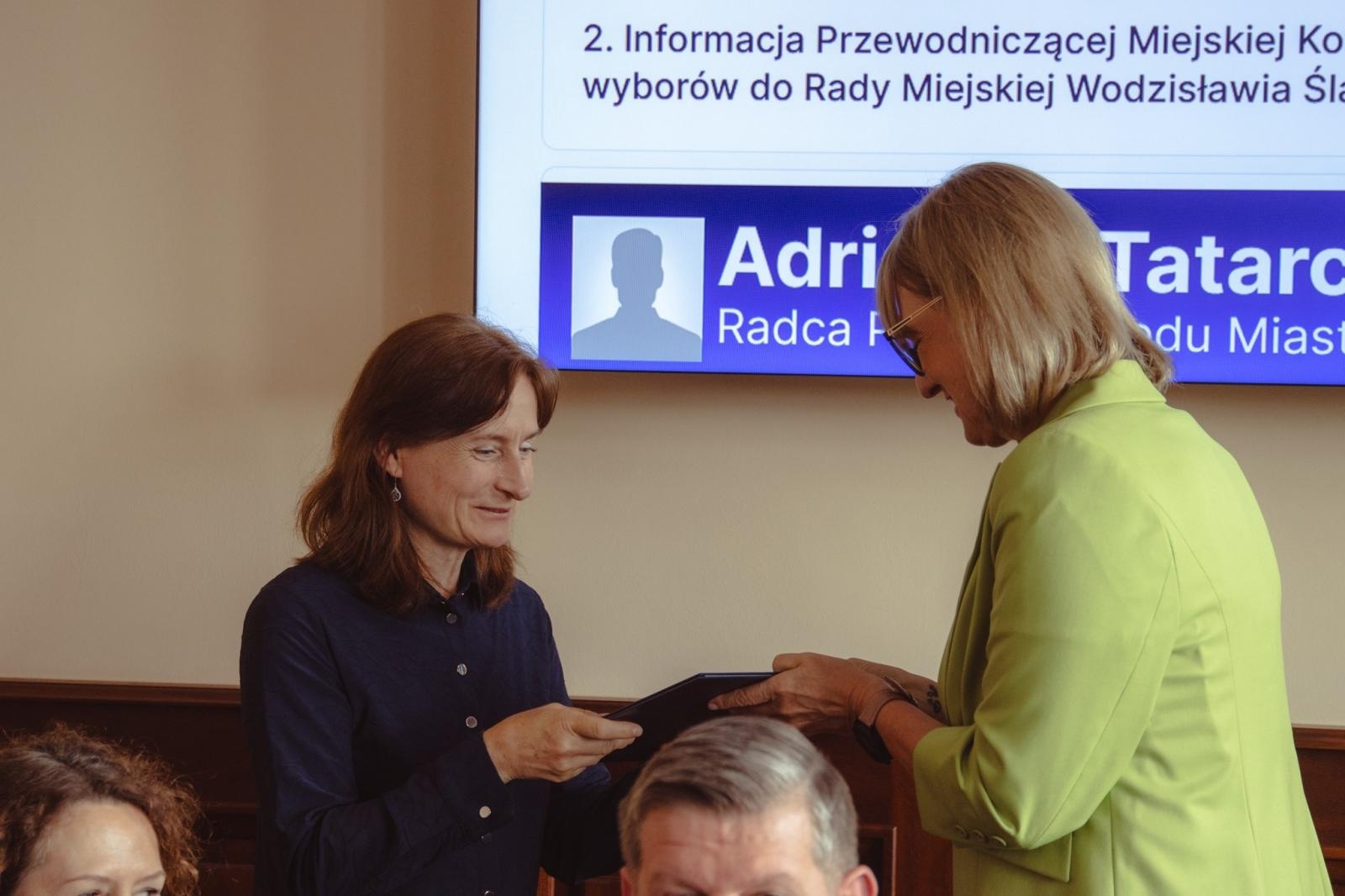 Zdjęcie w galerii na portalu naszwodzislaw.com: Pierwsza sesja kadencji 2024-2029 w Wodzisławiu Śląskim za nami. Ślubowali radni i prezydent [FOTO] wiadomości z regionu