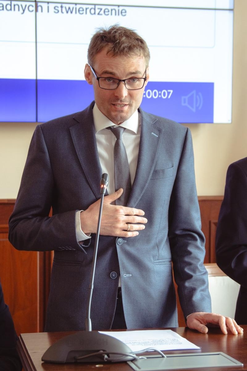 Zdjęcie w galerii na portalu naszwodzislaw.com: Pierwsza sesja kadencji 2024-2029 w Wodzisławiu Śląskim za nami. Ślubowali radni i prezydent [FOTO] wiadomości z regionu