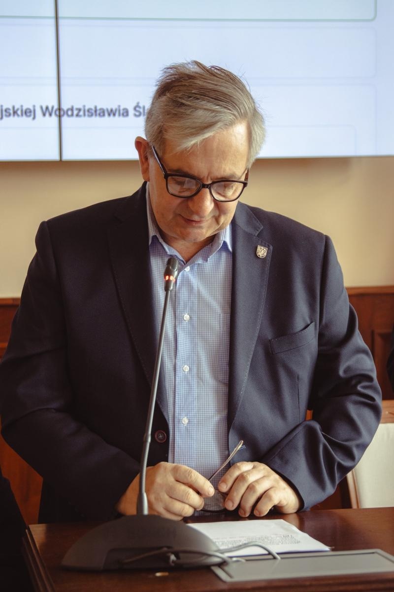 Zdjęcie w galerii na portalu naszwodzislaw.com: Pierwsza sesja kadencji 2024-2029 w Wodzisławiu Śląskim za nami. Ślubowali radni i prezydent [FOTO] wiadomości z regionu