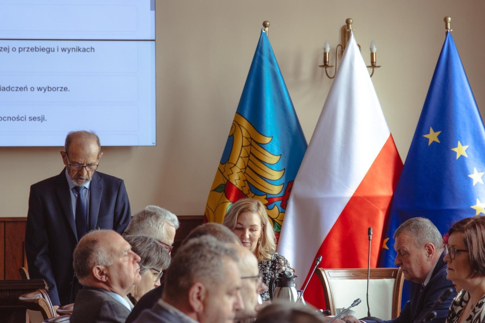 Zdjęcie w galerii na portalu naszwodzislaw.com: Pierwsza sesja kadencji 2024-2029 w Wodzisławiu Śląskim za nami. Ślubowali radni i prezydent [FOTO] wiadomości z regionu