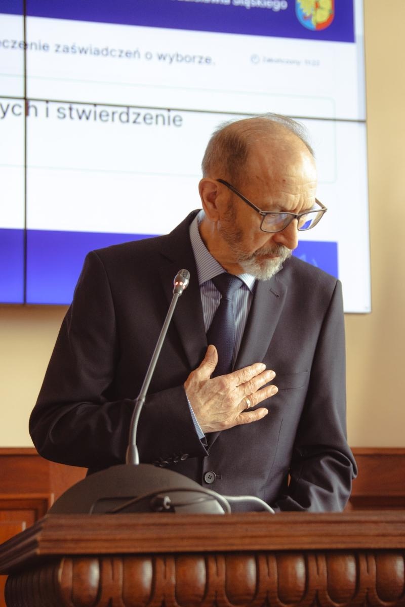 Zdjęcie w galerii na portalu naszwodzislaw.com: Pierwsza sesja kadencji 2024-2029 w Wodzisławiu Śląskim za nami. Ślubowali radni i prezydent [FOTO] wiadomości z regionu