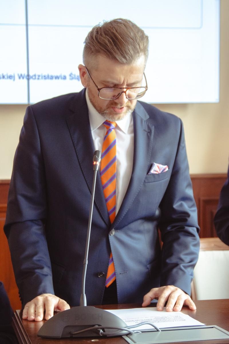 Zdjęcie w galerii na portalu naszwodzislaw.com: Pierwsza sesja kadencji 2024-2029 w Wodzisławiu Śląskim za nami. Ślubowali radni i prezydent [FOTO] wiadomości z regionu