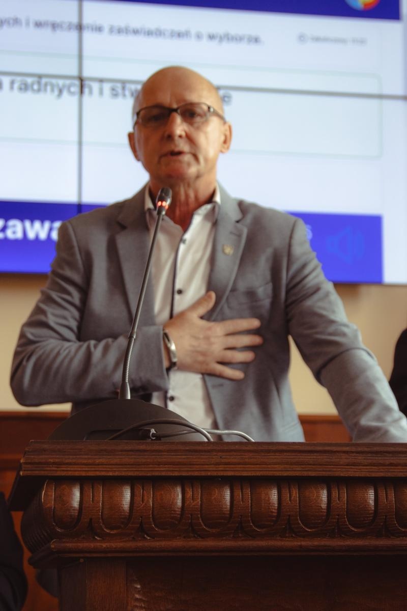 Zdjęcie w galerii na portalu naszwodzislaw.com: Pierwsza sesja kadencji 2024-2029 w Wodzisławiu Śląskim za nami. Ślubowali radni i prezydent [FOTO] wiadomości z regionu