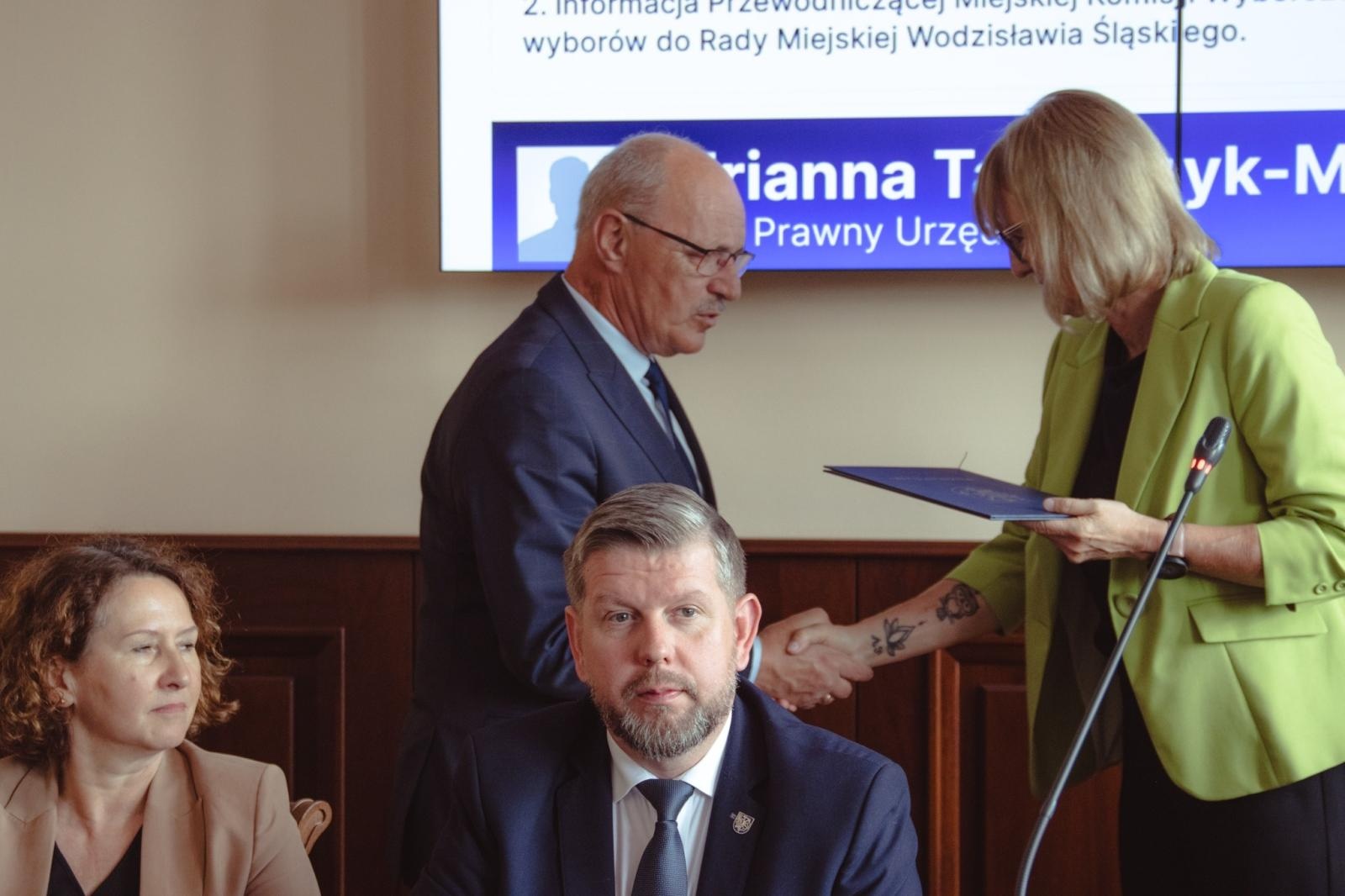 Zdjęcie w galerii na portalu naszwodzislaw.com: Pierwsza sesja kadencji 2024-2029 w Wodzisławiu Śląskim za nami. Ślubowali radni i prezydent [FOTO] wiadomości z regionu