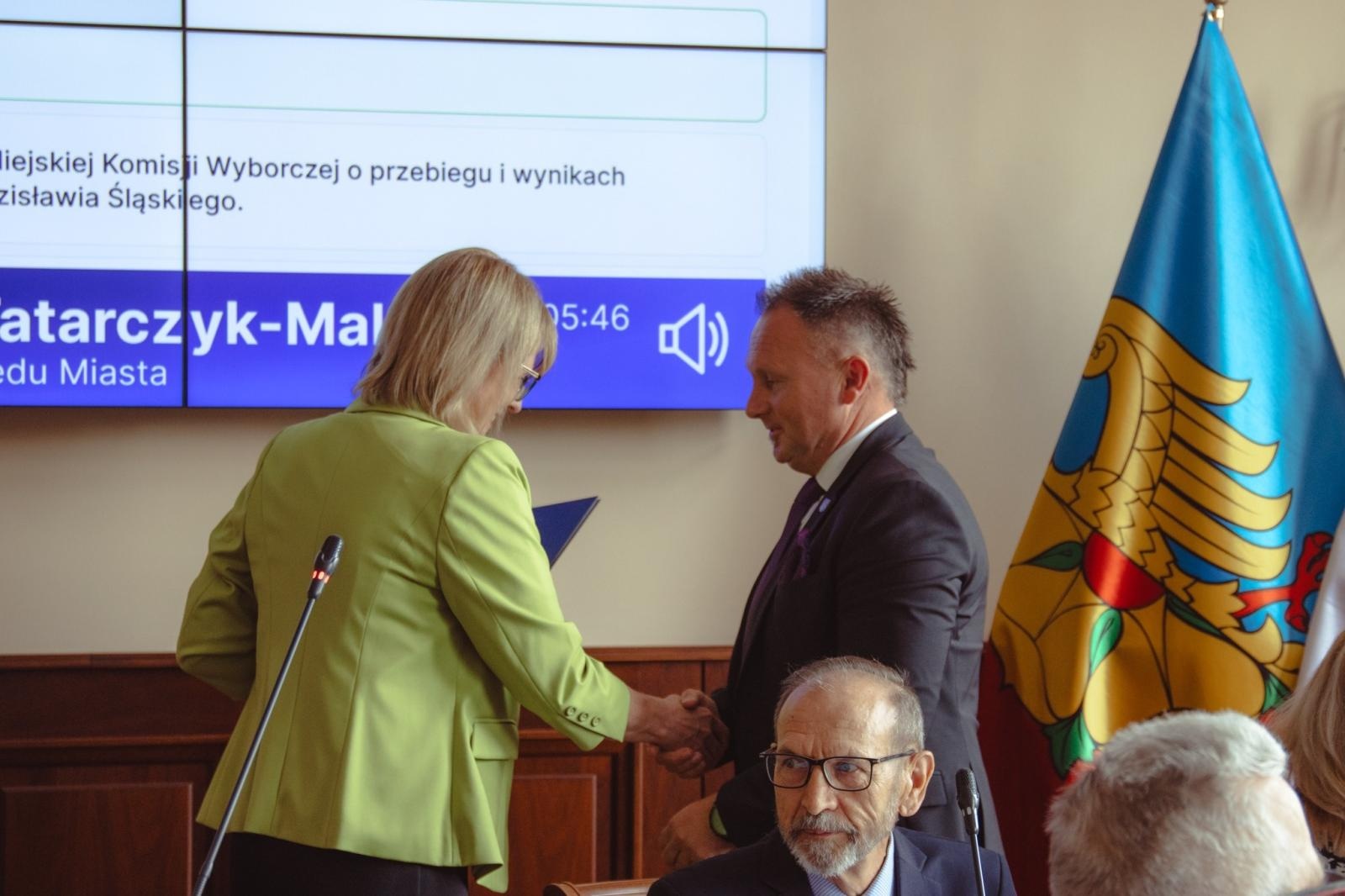 Zdjęcie w galerii na portalu naszwodzislaw.com: Pierwsza sesja kadencji 2024-2029 w Wodzisławiu Śląskim za nami. Ślubowali radni i prezydent [FOTO] wiadomości z regionu