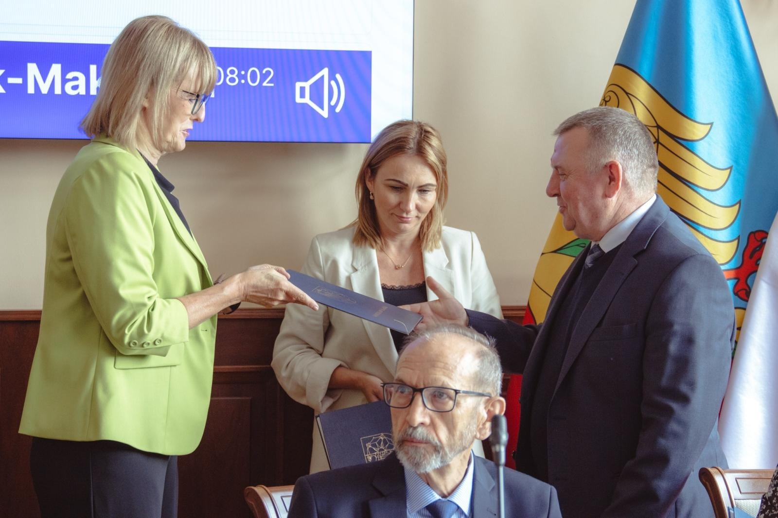 Zdjęcie w galerii na portalu naszwodzislaw.com: Pierwsza sesja kadencji 2024-2029 w Wodzisławiu Śląskim za nami. Ślubowali radni i prezydent [FOTO] wiadomości z regionu