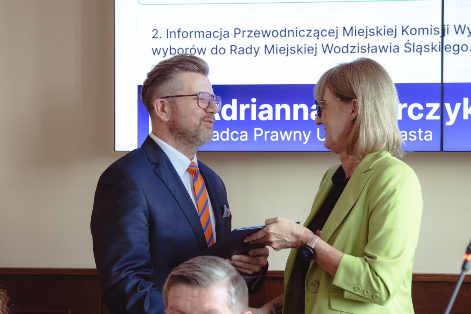 Zdjęcie w galerii na portalu naszwodzislaw.com: Pierwsza sesja kadencji 2024-2029 w Wodzisławiu Śląskim za nami. Ślubowali radni i prezydent [FOTO] wiadomości z regionu