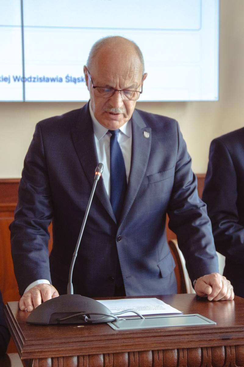 Zdjęcie w galerii na portalu naszwodzislaw.com: Pierwsza sesja kadencji 2024-2029 w Wodzisławiu Śląskim za nami. Ślubowali radni i prezydent [FOTO] wiadomości z regionu