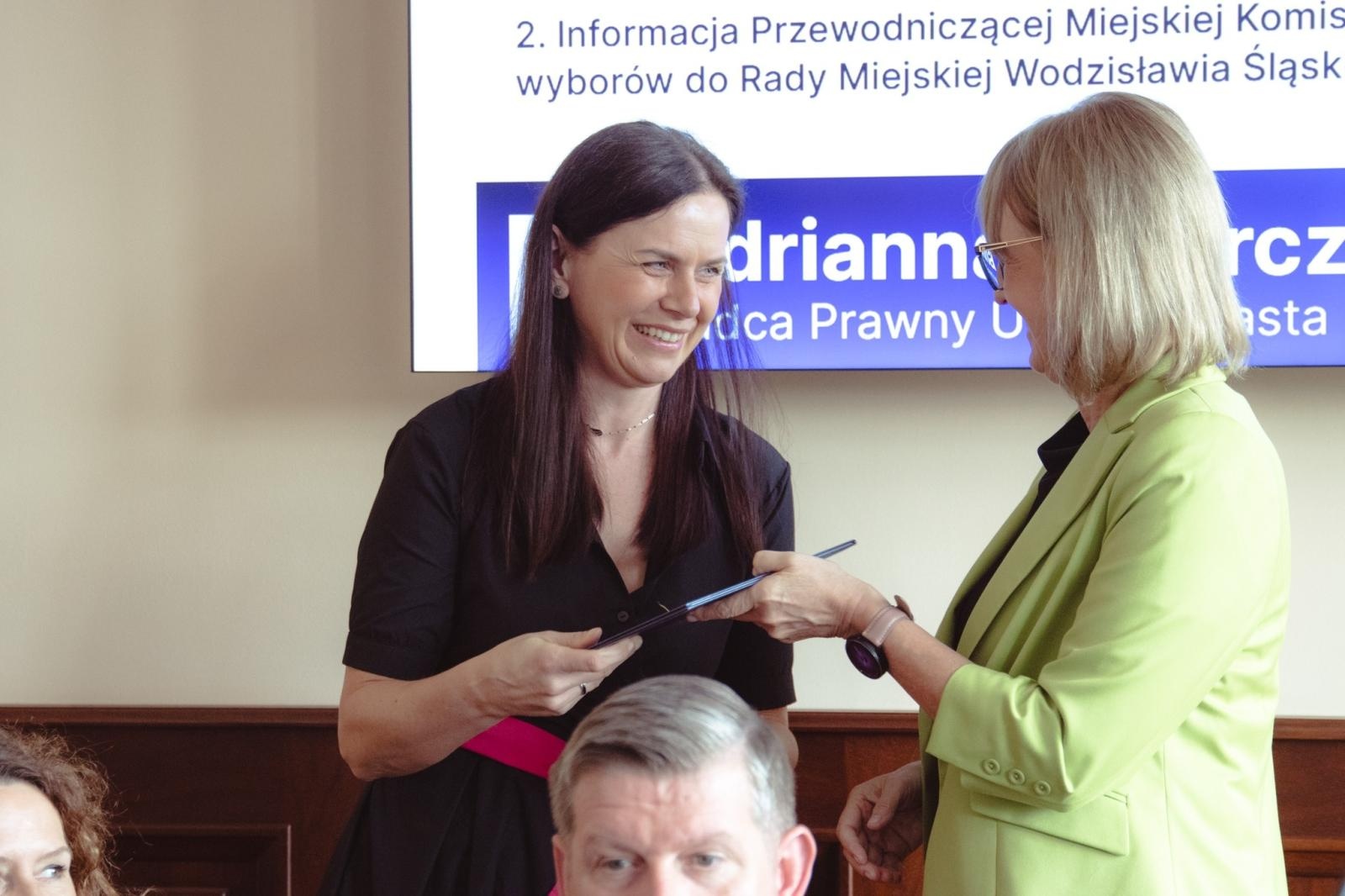 Zdjęcie w galerii na portalu naszwodzislaw.com: Pierwsza sesja kadencji 2024-2029 w Wodzisławiu Śląskim za nami. Ślubowali radni i prezydent [FOTO] wiadomości z regionu